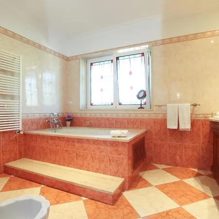 Lovely In Old Town By Renthousing *