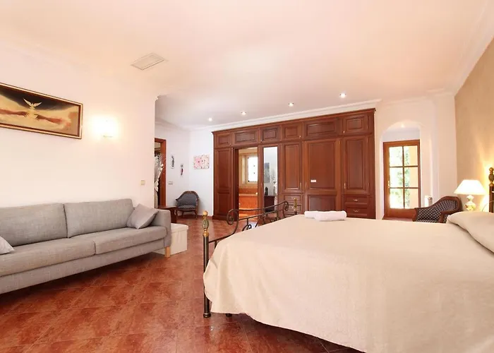 Villa Lovely In Old Town By Renthousing