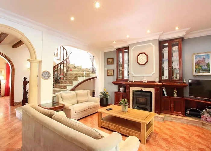 Villa Lovely In Old Town By Renthousing Pollença