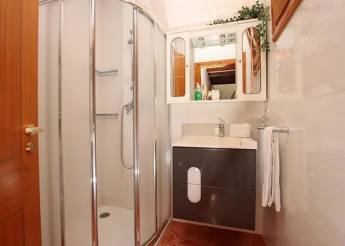 Lovely In Old Town By Renthousing *