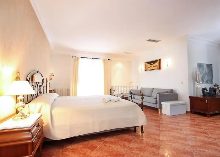 Villa Lovely In Old Town By Renthousing