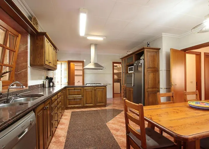 Villa Lovely In Old Town By Renthousing Pollença