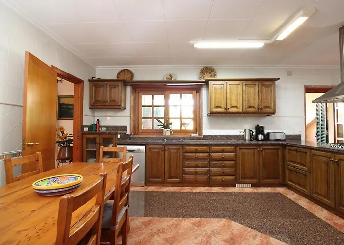 Villa Lovely In Old Town By Renthousing Pollença