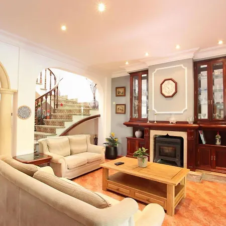 Villa Lovely In Old Town By Renthousing Pollença