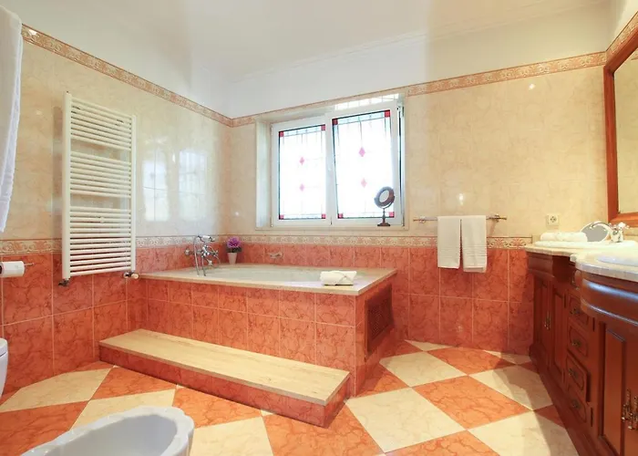 Lovely In Old Town By Renthousing *