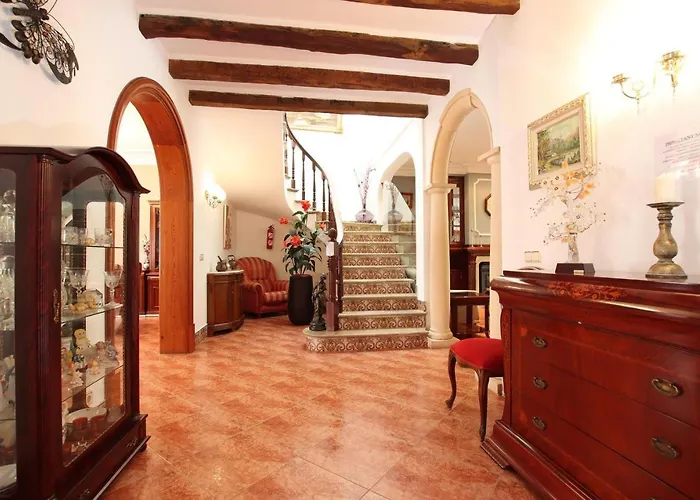 Lovely In Old Town By Renthousing Pollensa